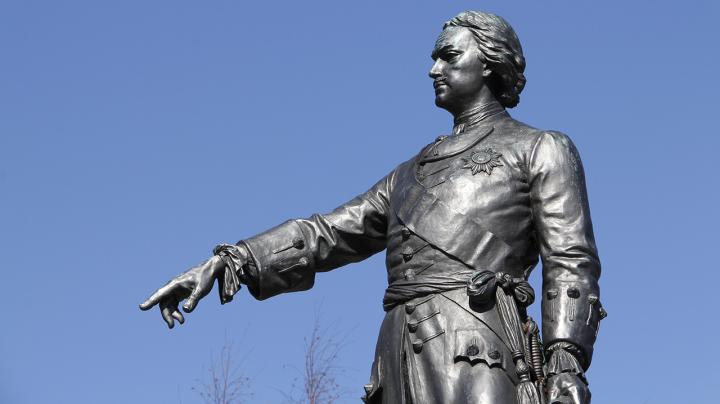 Памятник Петру I в Петрозаводске.