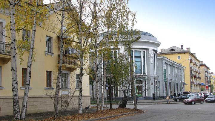 Осень на улице Герцена в Петрозаводске.
