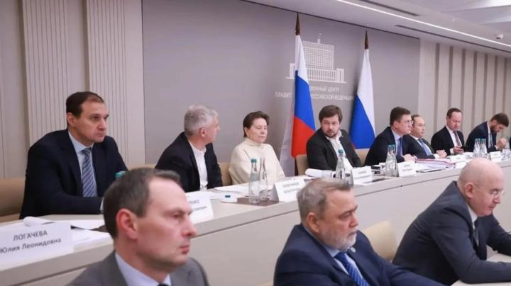 Парфенчиков среди чиновников и Новак