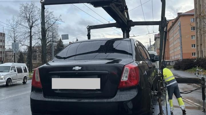 Автомобиль на эвакуаторе