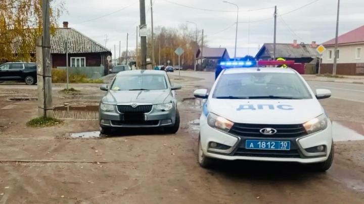 автомобиль дпс рядом с машиной нарушителя
