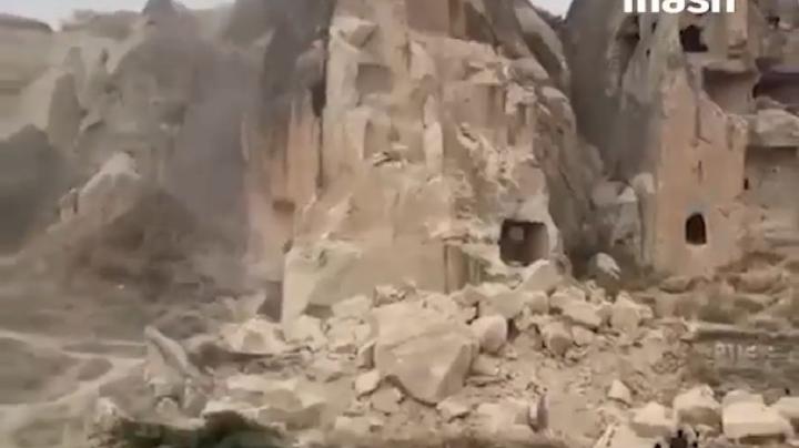 рухнувшая скала