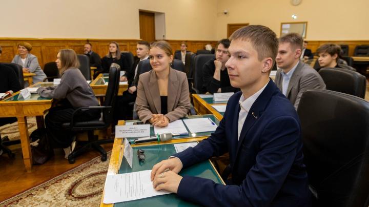 Первое заседание молодежного парламента РК