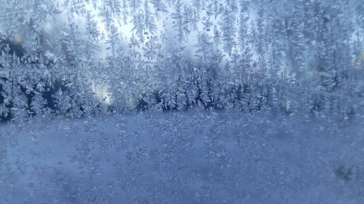 замерзшее стекло