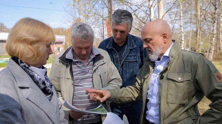 шандалович и активисты
