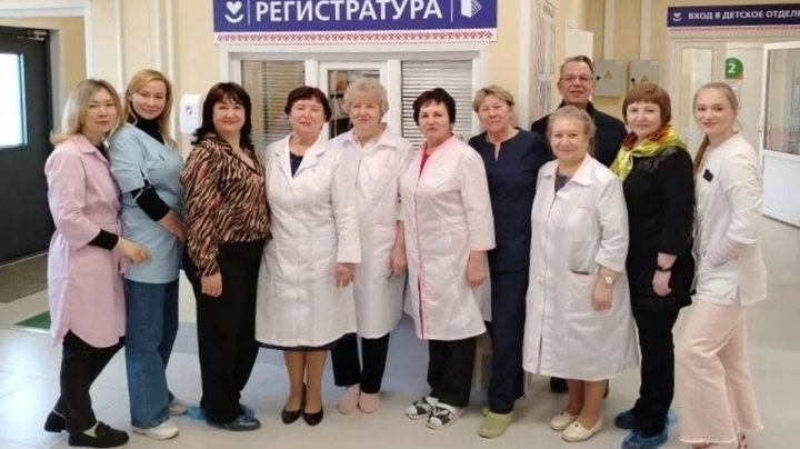 врачи