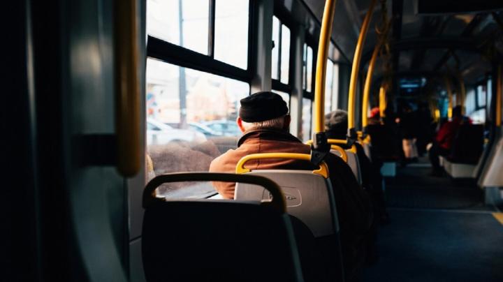 Пассажиры в автобусе
