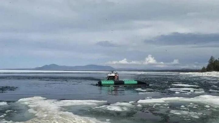 Перевернувшаяся лодка