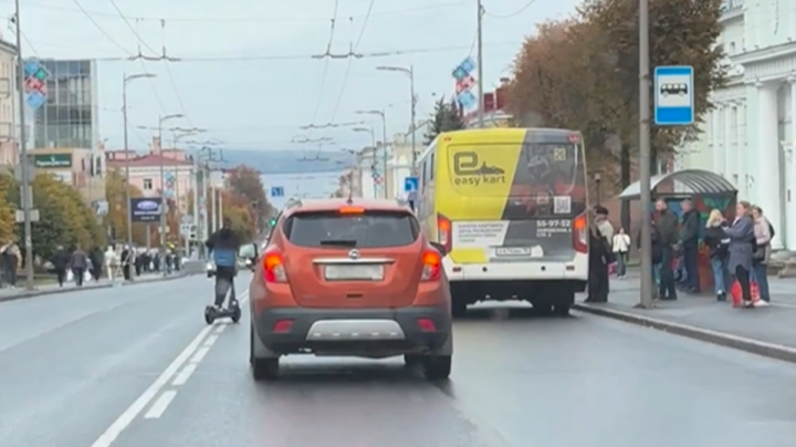 самокатчики на Ленина