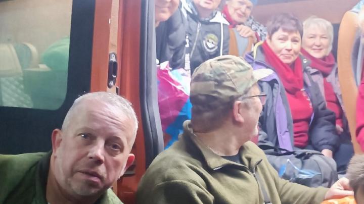концетная бригада в автобусе