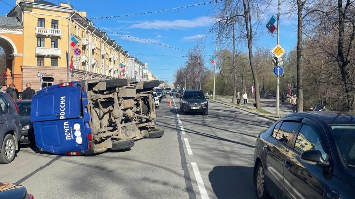 Перевернувшийся автомобиль
