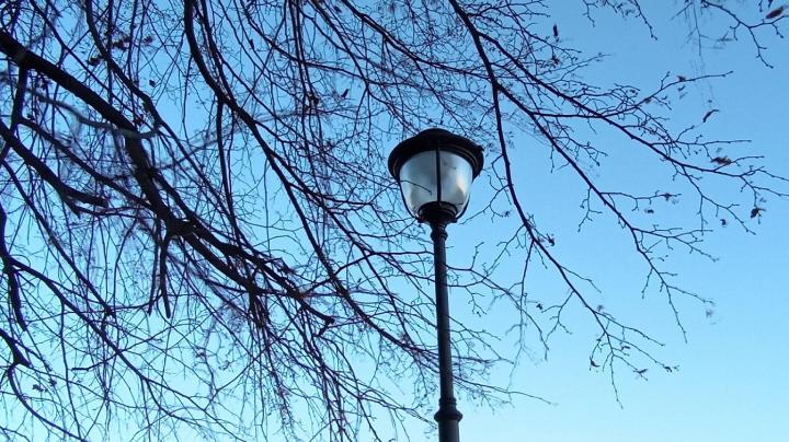 Фонарь в городе