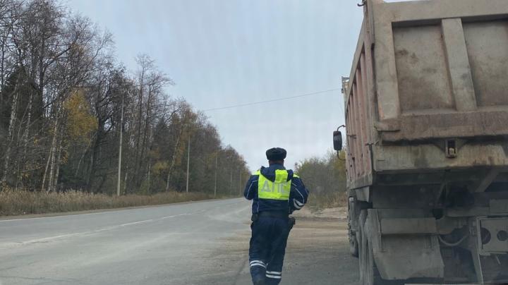 остановленный грузовик