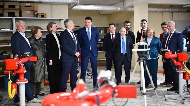 чиновники на предприятии