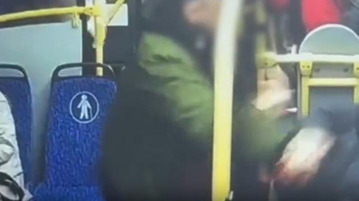 хулиган в автобусе