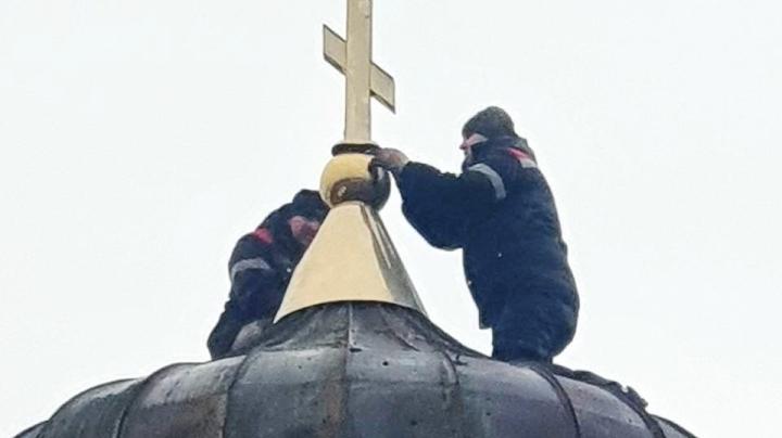 Крест вернулся на храм