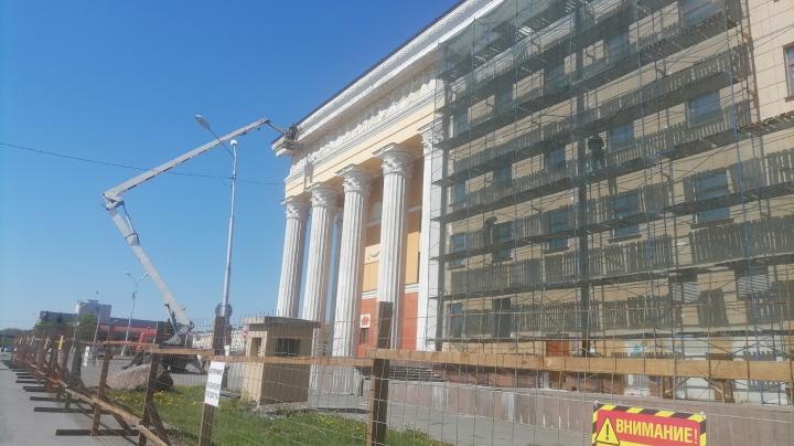Строительные леса на музтеатре Карелии