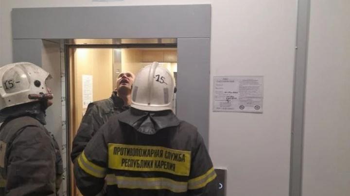 Вскрытие дверей лифта