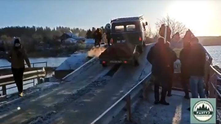 уаз на мосту