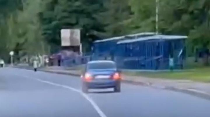 Автомобиль на набережной