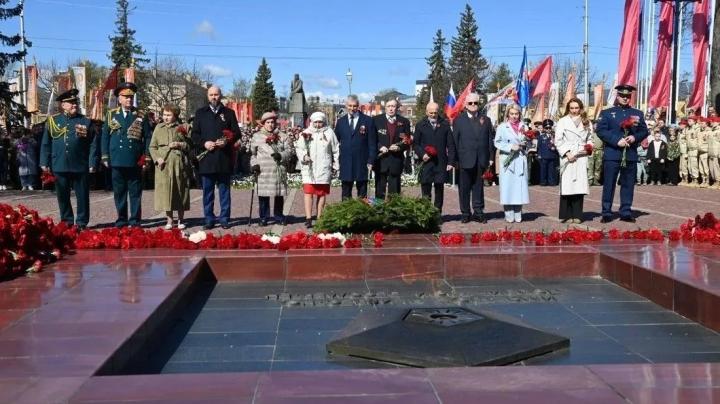Возложение цветов День Победы
