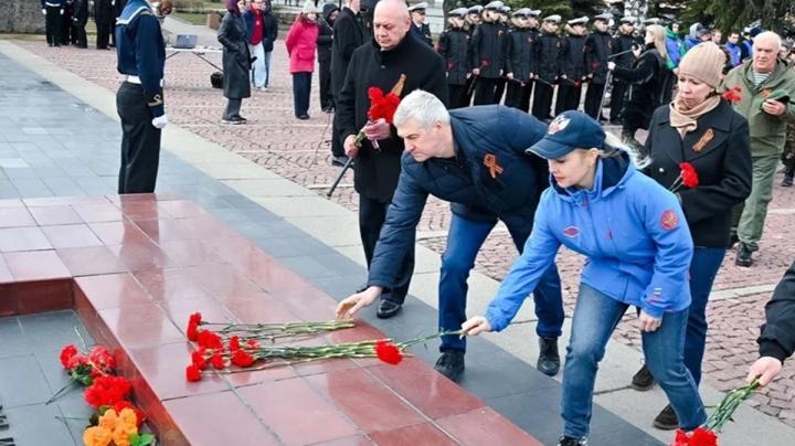 возложение цветов