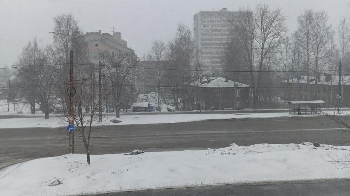 весенний снег