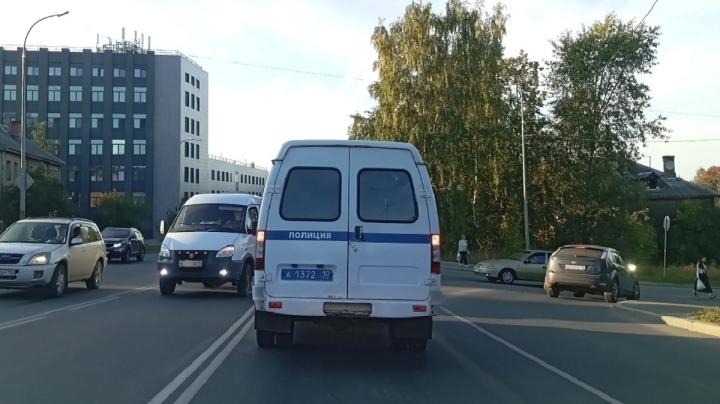 полицейская машина