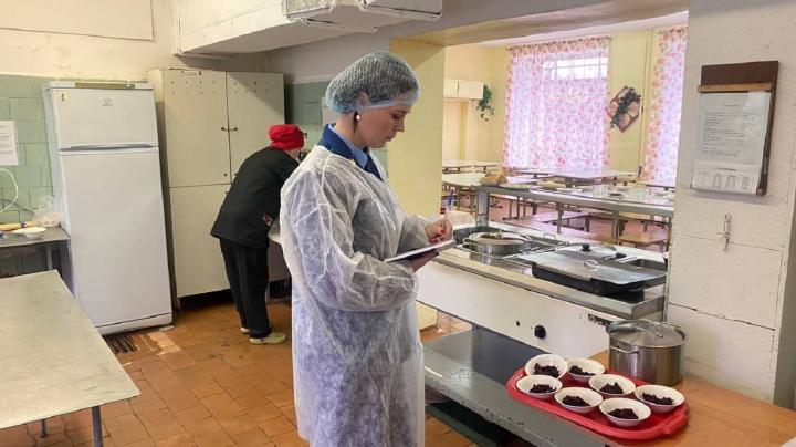 Проверка в столовой