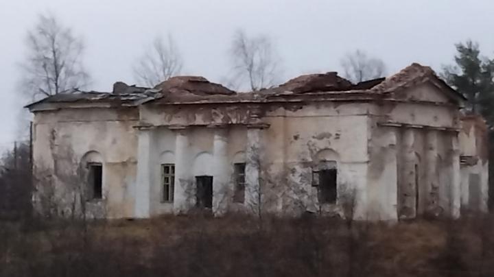 разрушенный храм в Шелтозере