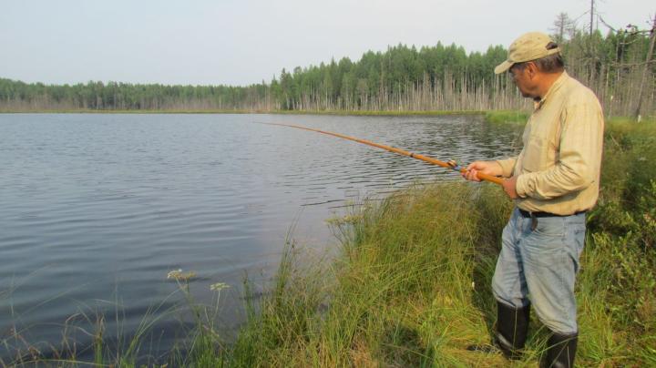 Рыбак в Карелии