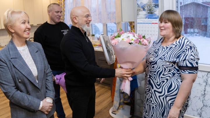 Шандалович поздравляет многодетную семью Филипповых