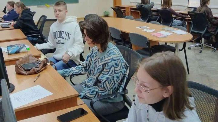 школьники