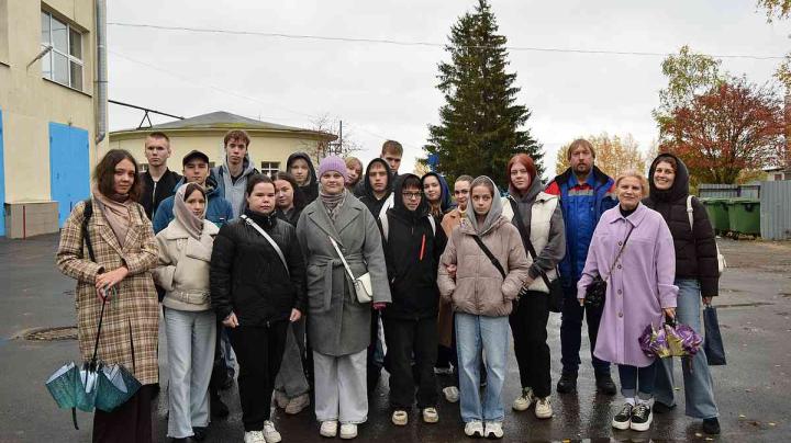 студенты на экскурсии