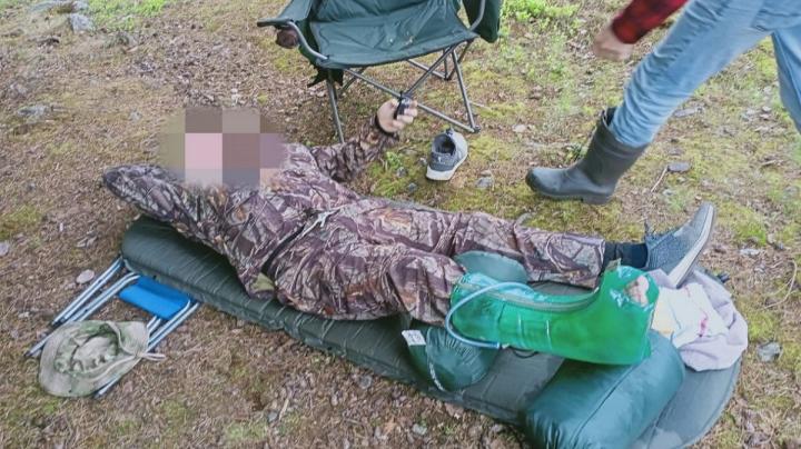 Турист со сломанной ногой