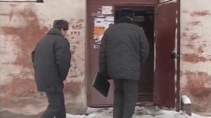 полиция идет в подъезд