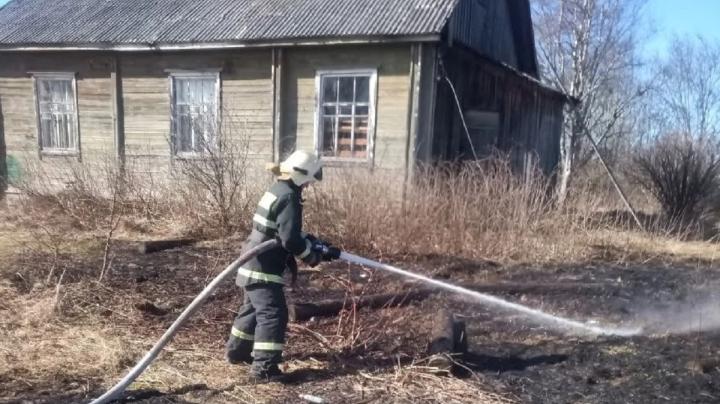 возгорание мусора в Ведлозере потушили пожарные