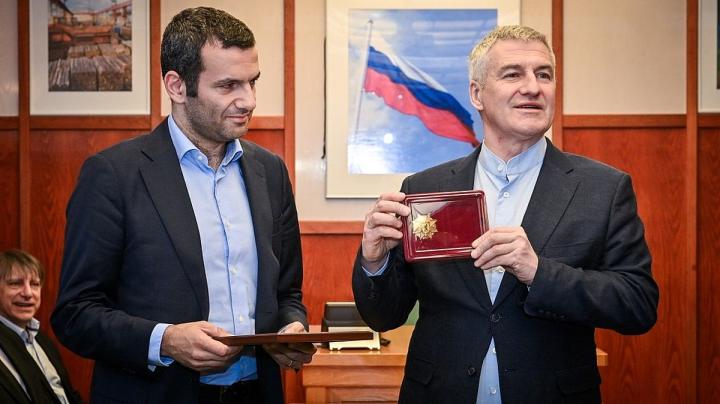 вручение награды Тиграну Саакяну