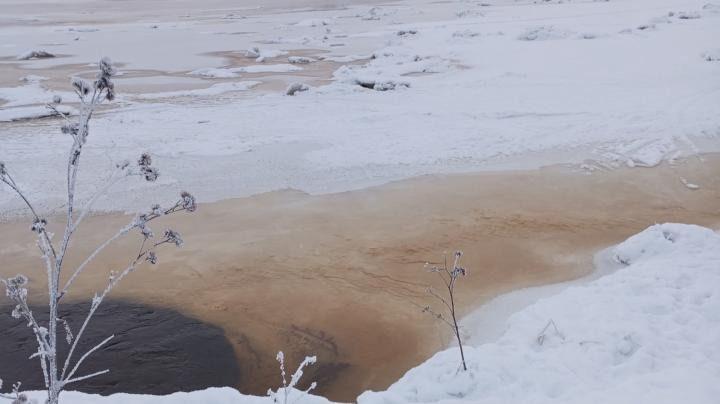 Желтая вода в Кеми
