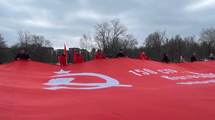 Масштабная копия знамени Победы в Петрозаводска