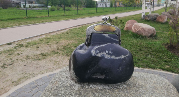 Композиция на набережной Онежского озера