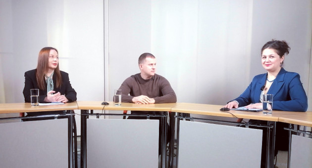 Мизинкова и Романов в студии