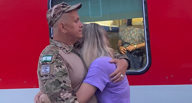 Прощание с женой на вокзале в Петрозаводске