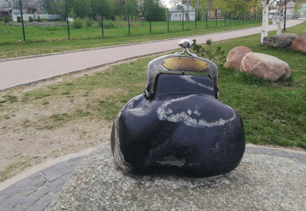 Композиция на набережной Онежского озера