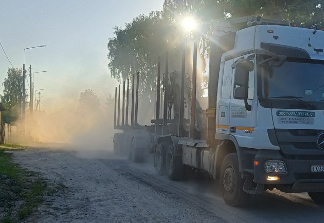 Пыльная городская дорога
