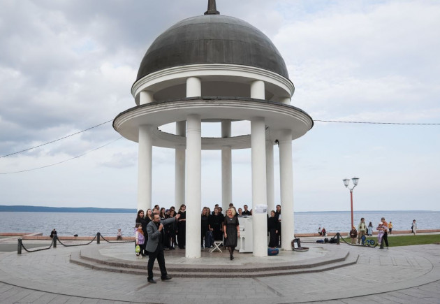 Открытое пианино в ротонде