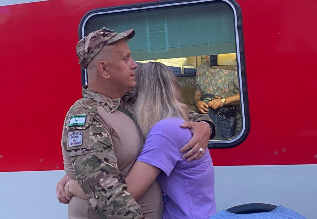 Прощание с женой на вокзале в Петрозаводске