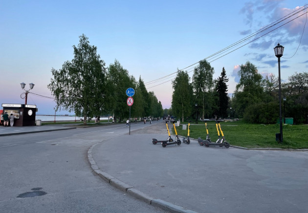 Самокаты на набережной