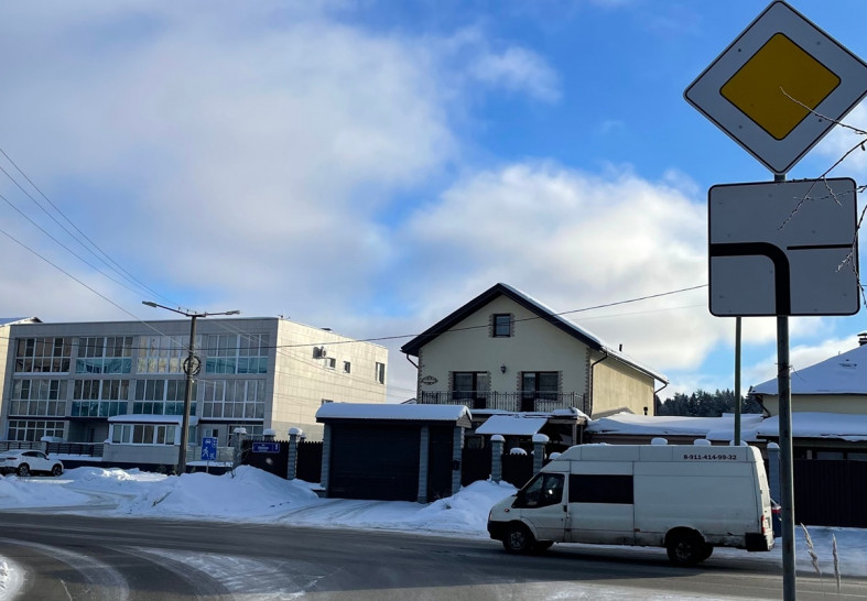 перекресток и знак