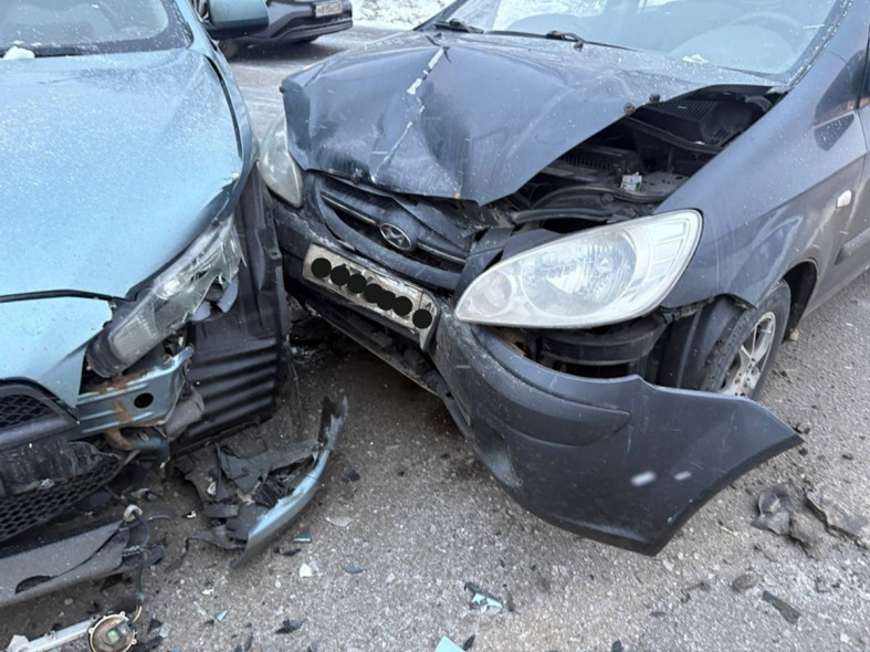 столкнувшиеся автомобили